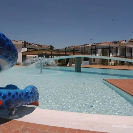 דירה Delightful Flat In A Village With Swimming Pool ביביונה