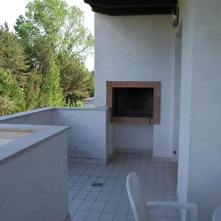 Delightful Flat In A Village With Swimming Pool דירה