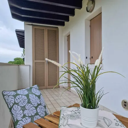Apartman Delightful Flat In A Village With Swimming Pool