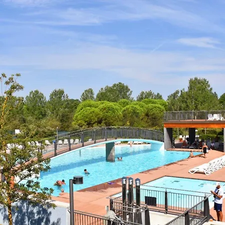 Apartman Delightful Flat In A Village With Swimming Pool Bibione